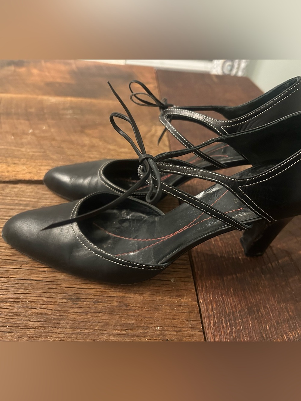 Kate Spade Vintage-Style New York heels -classic black leather pump - Picture 3 of 13